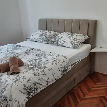 Apartments Villa Adamovic Umag Exterior photo